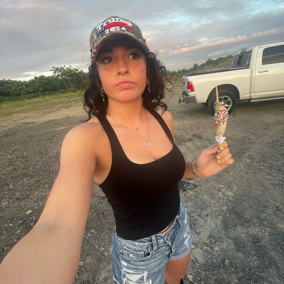 Meet your Posher, Arica - Picture 2 of 3